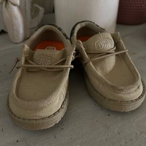Hey dudes tan and camo toddler size 8.